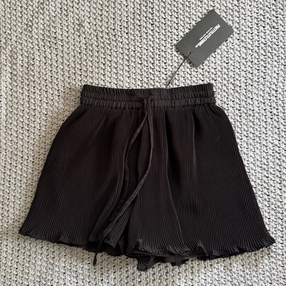 NWT PrettyLittleThing Black High Waist Pleated Shorts With Drawstring Size 2